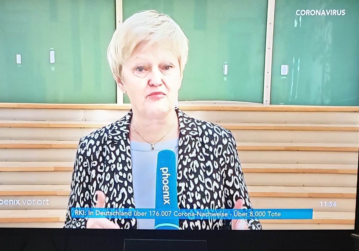 andi_buh's tweet photo. @phoenix_de Naja, aktuell ca. 19000 noch positiv getestete infizierte könnte ja auch beruhigen. Bitte beim RKI immer Anzahl der Tests nachfragen! Danke https://t.co/aOyzQfNAwE