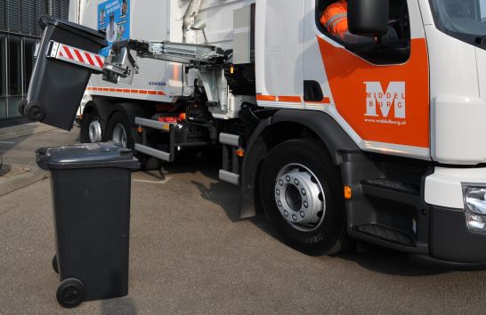 Het huisvuil van donderdag 21 mei (Hemelvaartsdag) wordt twee dagen later, op zaterdag 23 mei opgehaald. Wij vragen u het huisvuil vóór 7.30 uur aan te bieden.