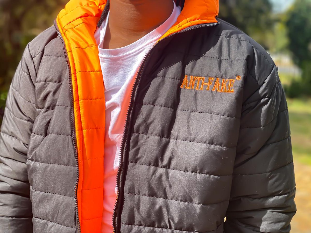 AntifakeC's tweet photo. ANTIFAKE S20 WINTER REVERSIBLE PUFFER JACKET IS NOW AVAILABLE!! 
#schoolsreopening #MissSA2020 #blacktwitterSA #LockdownLevel3 https://t.co/UGkcEp2OAF