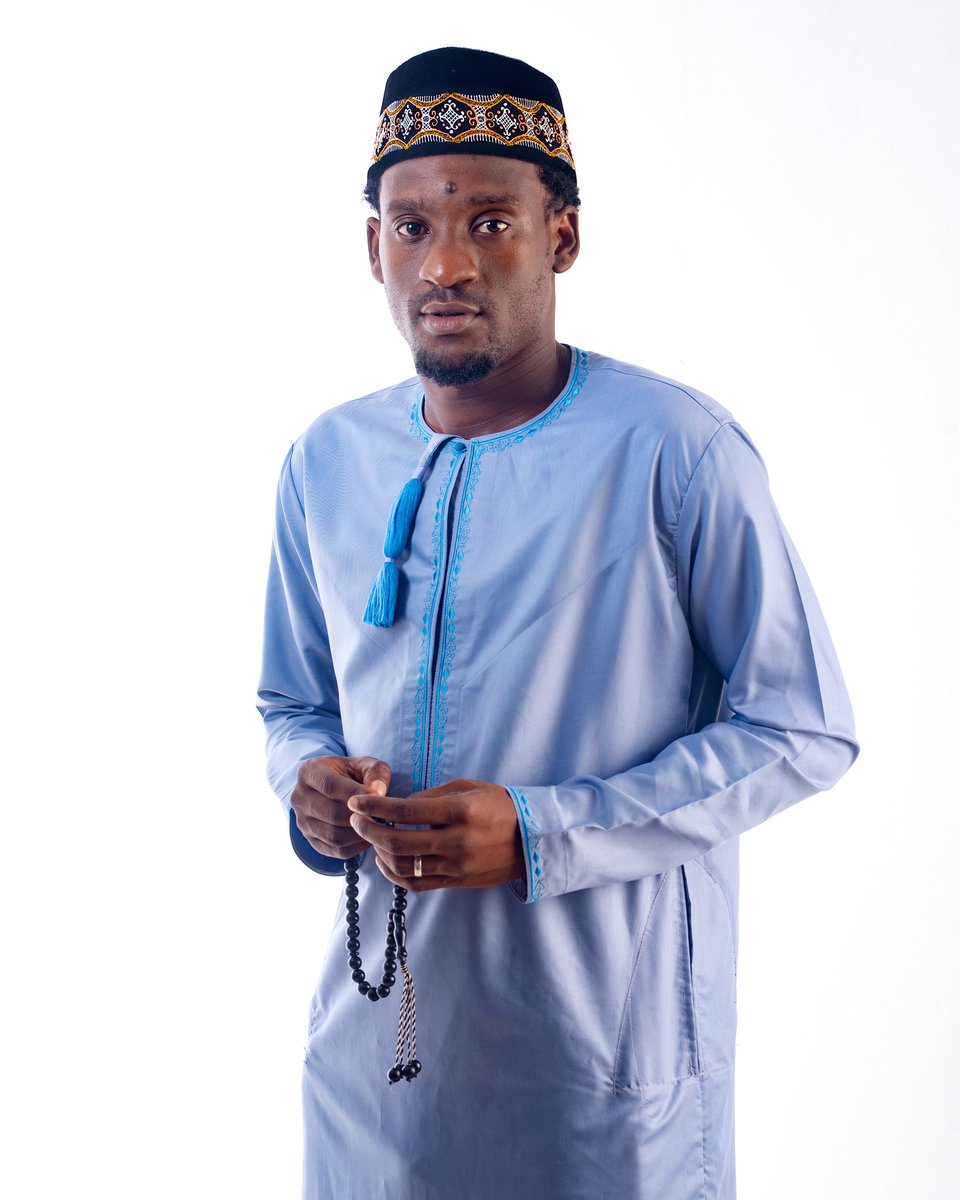 rahim__abbas's tweet photo. Ramadhan siku zote haiji kubadili ratiba zetu bali inakuja kubadili na kutakasa mioyo yetu.  Ramadan kareem.

Kanzu zenye ubora zinapatikana @kanzupoint.

duka letu lipo City mall 2nd floor 

weka order ya kanzu kama hii  0744577577

#kanzupoint #ramadhankareem🌙
#ibrahimajibu23 https://t.co/0Zsd2eDYDx