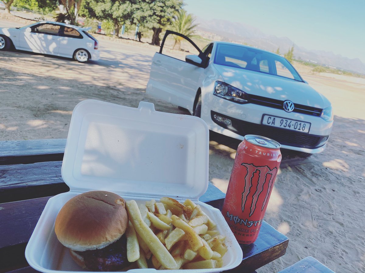 TCoretea's tweet photo. Road Trip🚘🍔🥤 https://t.co/kRAojogqHh