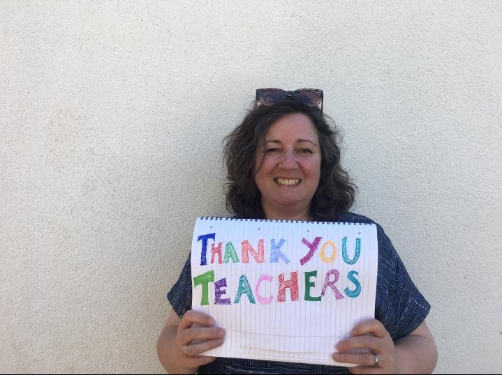 ashleypearce84's tweet photo. North of the river Cllrs @AdeleCaversham &amp; @AyoCaversham
wanted to say a special Thank you to all teachers there, so I joined them! 
@HighdownSchool @St_Annes_School @TheHillPrimSch @CavPriSchool @StMartinsSchoo2 @EmmerGreenPTFA @theheightshead @ThamesideSch 
#thankateacherday https://t.co/qRJExaYG5H