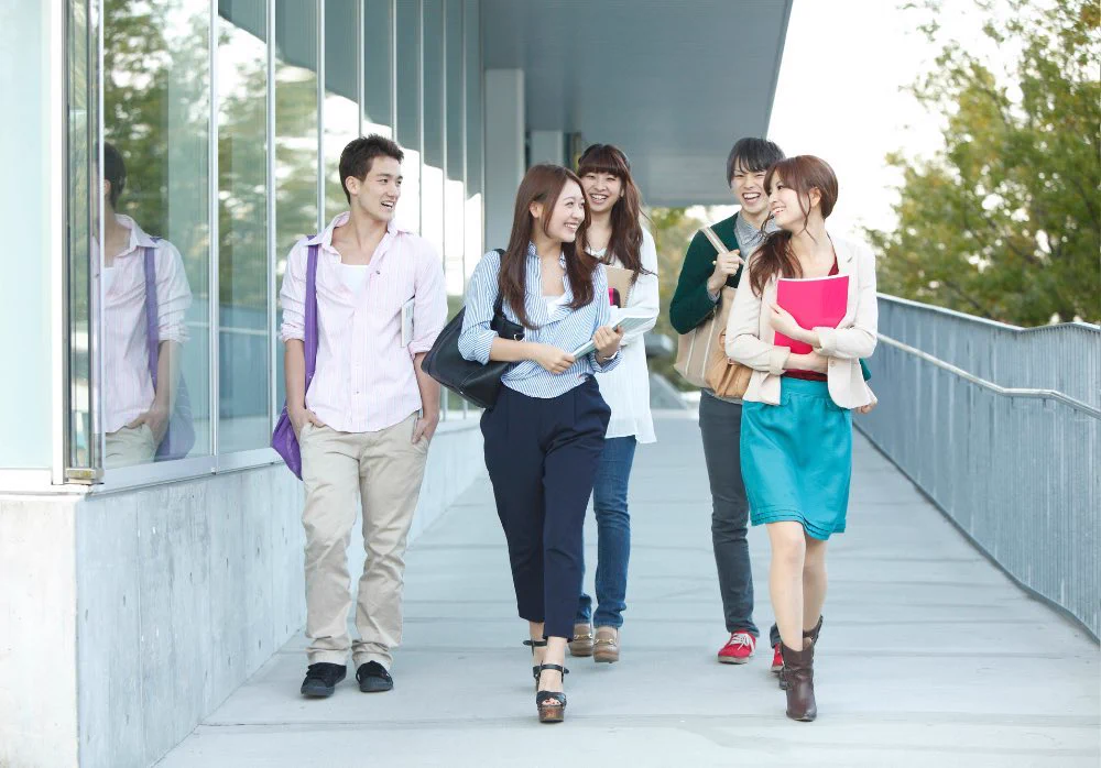 イメージとして撮られた大学生と実際の大学生の違いwww