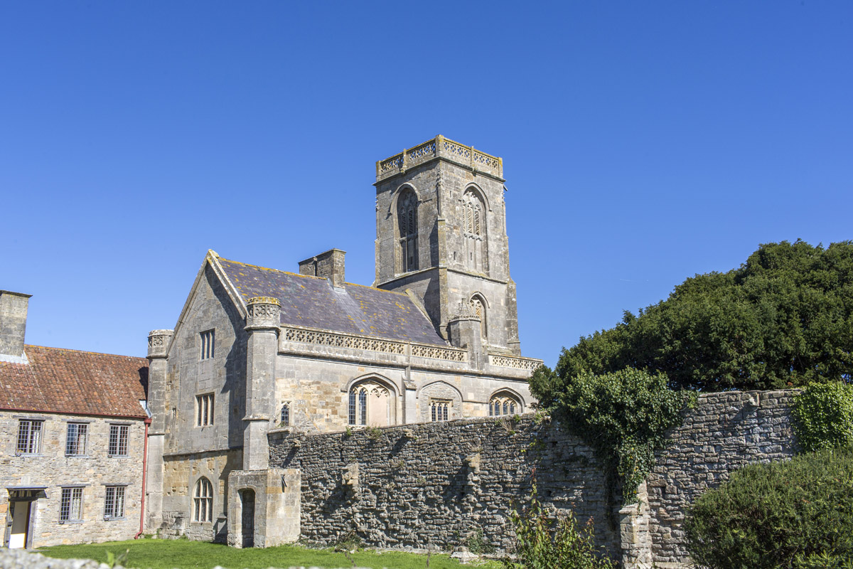 It is a shame Google only caught half of its infirmary in 3D, because Woodspring Priory is a really unusual and confusing site at first. W front with angle turrets by the farmhouse, tower is crossing, chancel demolished. Lovely fan vaults under the tower