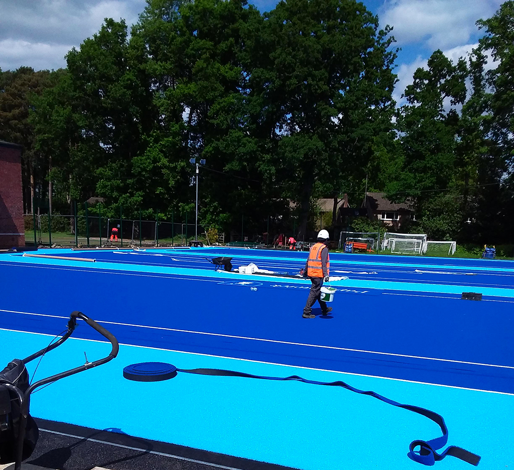 It's been great to watch the progress of this #tenniscourt refurbishment at a preparatory school in Ascot. Stunning two-tone blue @FieldTurfUK #artificialturf representing the school colours. Sports facilities in need of an update? Call +44 (0)1635 34521 #sportsconstruction