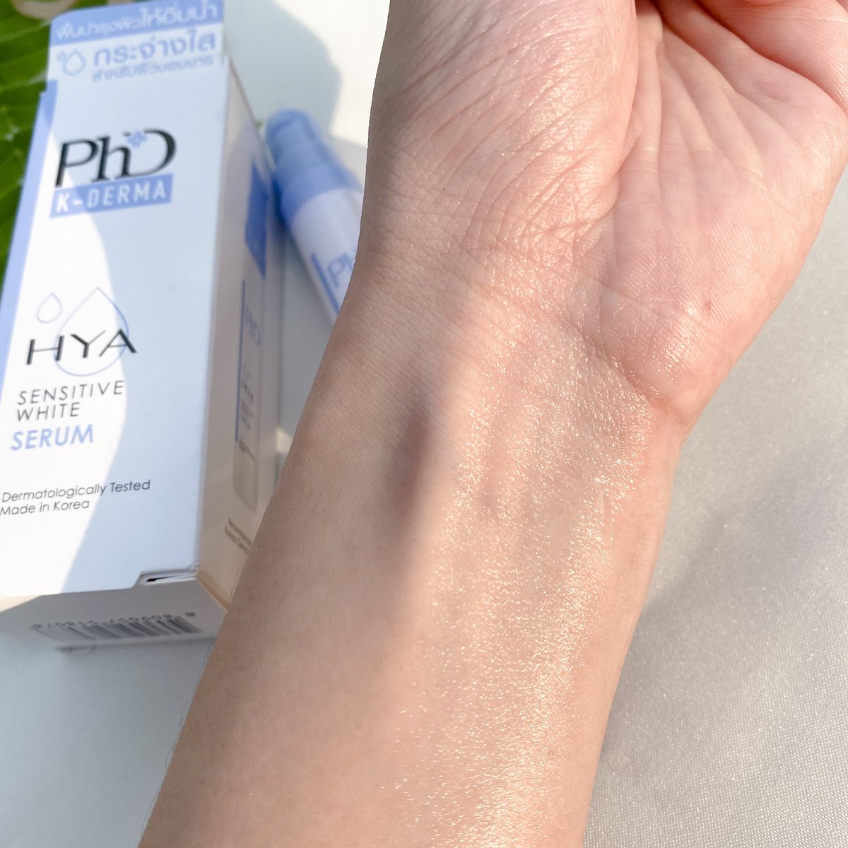 siwarintira's tweet photo. ยกให้เป็นเซรั่มตัวโปรดอีกอันที่ชอบเลย PhD HYA Sensitive White💙อ่อนโยนต่อผิวมาก ผิวแพ้ง่ายแค่ไหนก็เอาอยู่ ช่วยบำรุงผิวจากฝุ่นมลภาวะให้แข็งแรง ช่วงนี้ใส่แมสบ่อย สิวผดขึ้น นี่ใช้แล้วรู้สึกผิวเรียบเนียนขึ้น หน้ากระจ่างใสขึ้นด้วยหาซื้อตาม7-11 exta ราคา99฿เอง #PhDHYA #howtoperfect https://t.co/rVFF2sFpXC