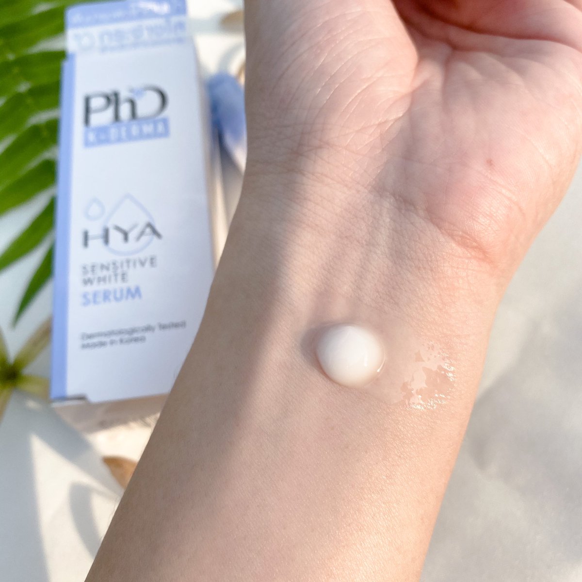 siwarintira's tweet photo. ยกให้เป็นเซรั่มตัวโปรดอีกอันที่ชอบเลย PhD HYA Sensitive White💙อ่อนโยนต่อผิวมาก ผิวแพ้ง่ายแค่ไหนก็เอาอยู่ ช่วยบำรุงผิวจากฝุ่นมลภาวะให้แข็งแรง ช่วงนี้ใส่แมสบ่อย สิวผดขึ้น นี่ใช้แล้วรู้สึกผิวเรียบเนียนขึ้น หน้ากระจ่างใสขึ้นด้วยหาซื้อตาม7-11 exta ราคา99฿เอง #PhDHYA #howtoperfect https://t.co/rVFF2sFpXC