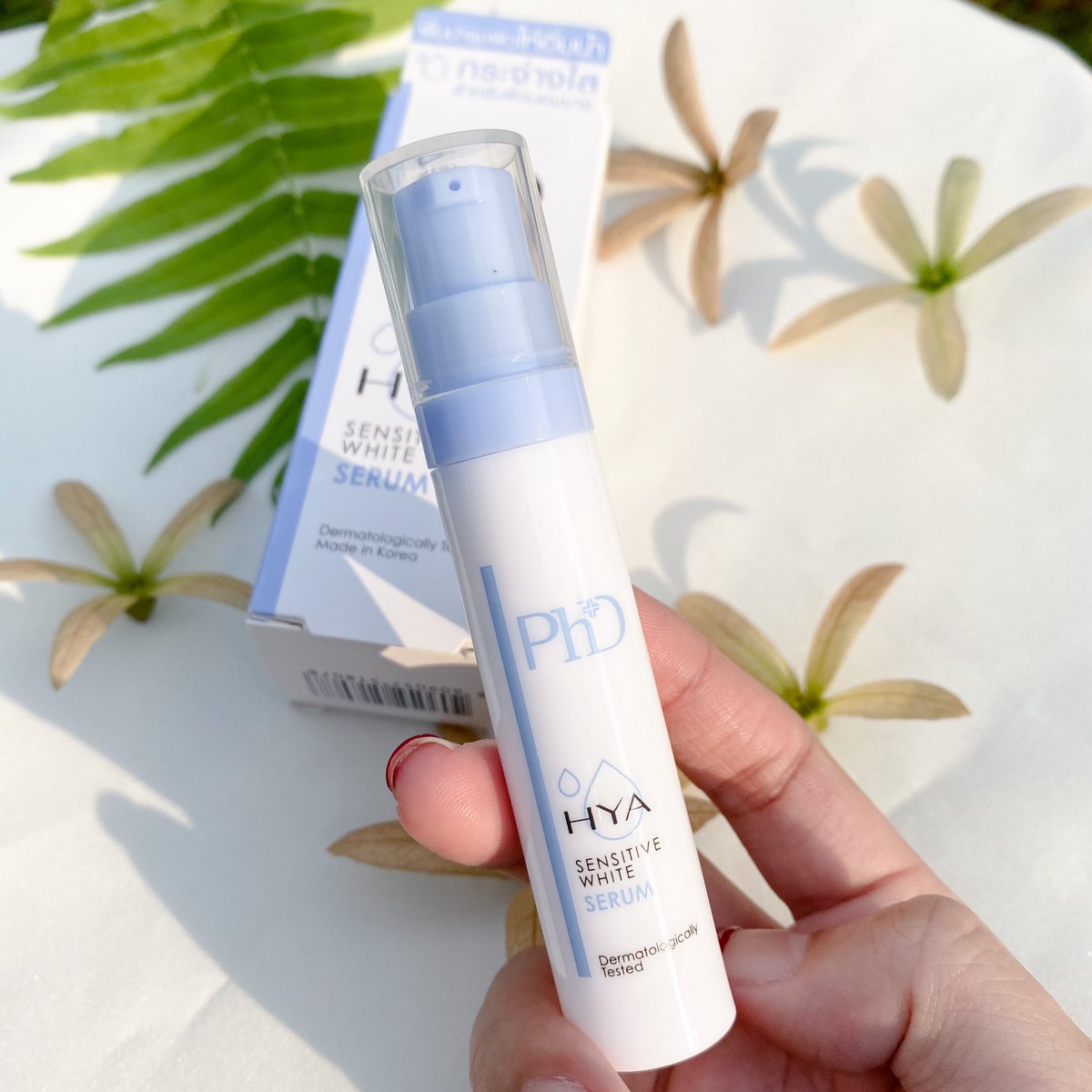 siwarintira's tweet photo. ยกให้เป็นเซรั่มตัวโปรดอีกอันที่ชอบเลย PhD HYA Sensitive White💙อ่อนโยนต่อผิวมาก ผิวแพ้ง่ายแค่ไหนก็เอาอยู่ ช่วยบำรุงผิวจากฝุ่นมลภาวะให้แข็งแรง ช่วงนี้ใส่แมสบ่อย สิวผดขึ้น นี่ใช้แล้วรู้สึกผิวเรียบเนียนขึ้น หน้ากระจ่างใสขึ้นด้วยหาซื้อตาม7-11 exta ราคา99฿เอง #PhDHYA #howtoperfect https://t.co/rVFF2sFpXC