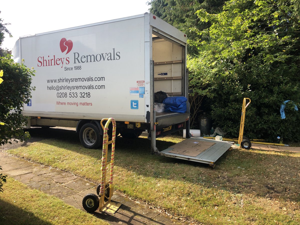 ShirleysRemoval's tweet photo. Are you looking for an expert, professional packing and/or removal service? Contact us on 0208 063 7474 or hello@shirleysremovals.com
#londonremovals #londonmovers #van #anyvan #packingmaterials #removalboxes #movers #movinghome https://t.co/wVnG8eibbt