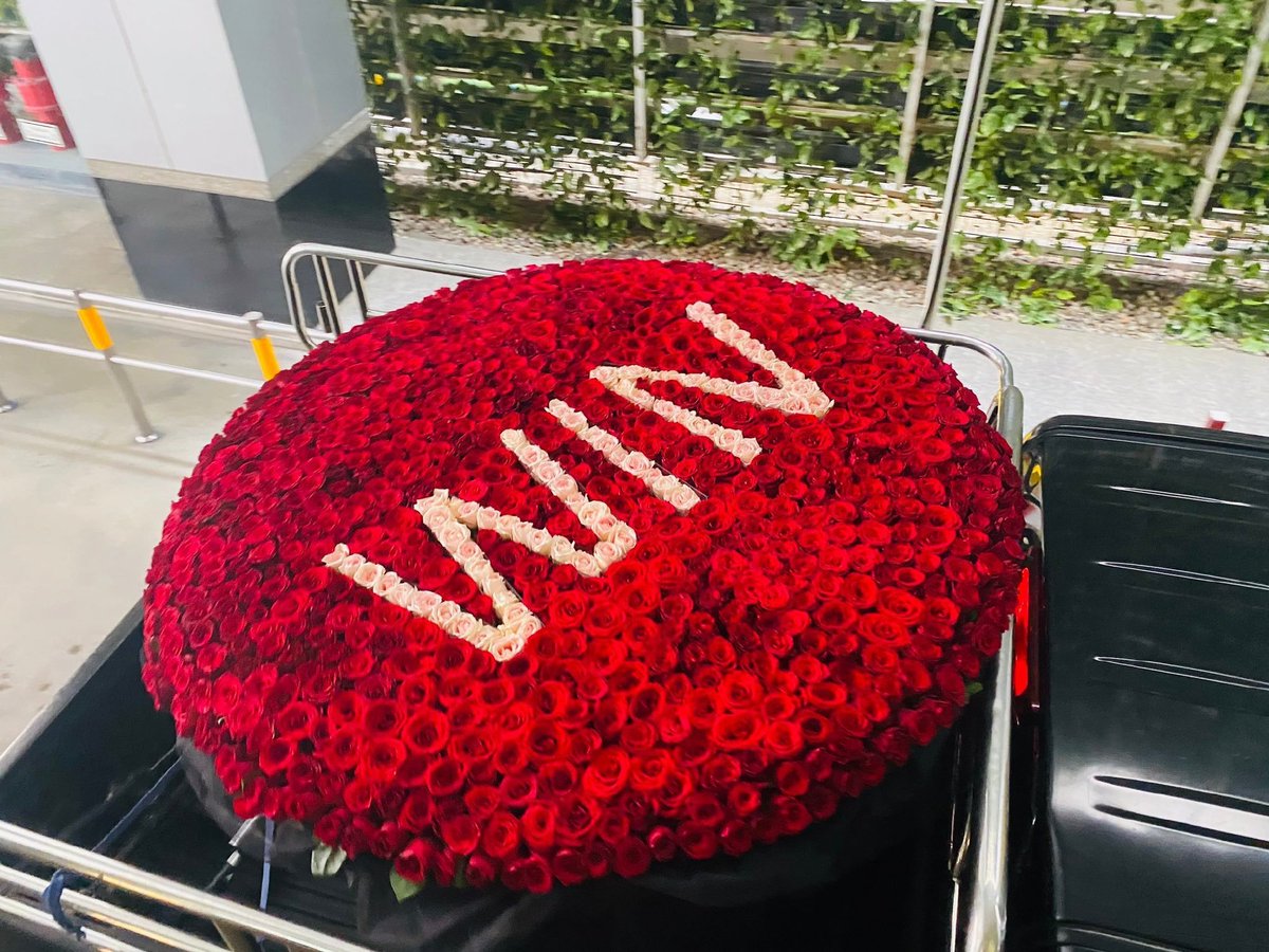 tttsweet4's tweet photo. There may be in the sky stars untold, but none glitters like your eyes could. The night whispers gently, but not as gentle as your lips.
You can call it all good. You are the good
520 only for you
#520ShowUrLoveToWin 
#winmetawin https://t.co/7xAs4pGtWT