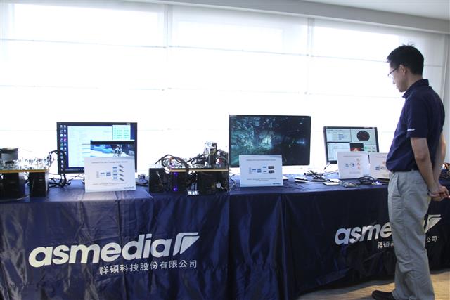 DIGITIMES_EN's tweet photo. MediaTek, Aspeed, ASMedia to see strong 2020 #AMD #AMDRyzen #ASMedia #AspeedTechnology #Bits #chips #chairman #Chinagovernment #chipset #grossmargin #Huawei #ICdesign #distribution #Intel #ITcomponents #peripherals #DIGITIMES https://t.co/XQhYeGSfbg https://t.co/6cyKH4OMez