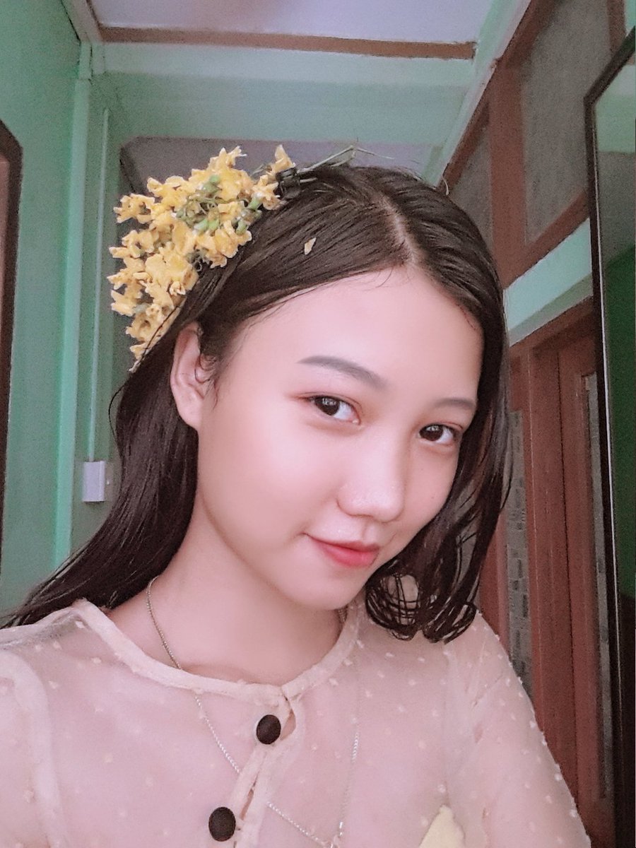 thirishwezin's tweet photo. ပိတောက်ကြိုက်တဲ့ကောင်မလေး💛🙋 
https://t.co/DLLuyc1TUw https://t.co/Eg0RMPsoJs