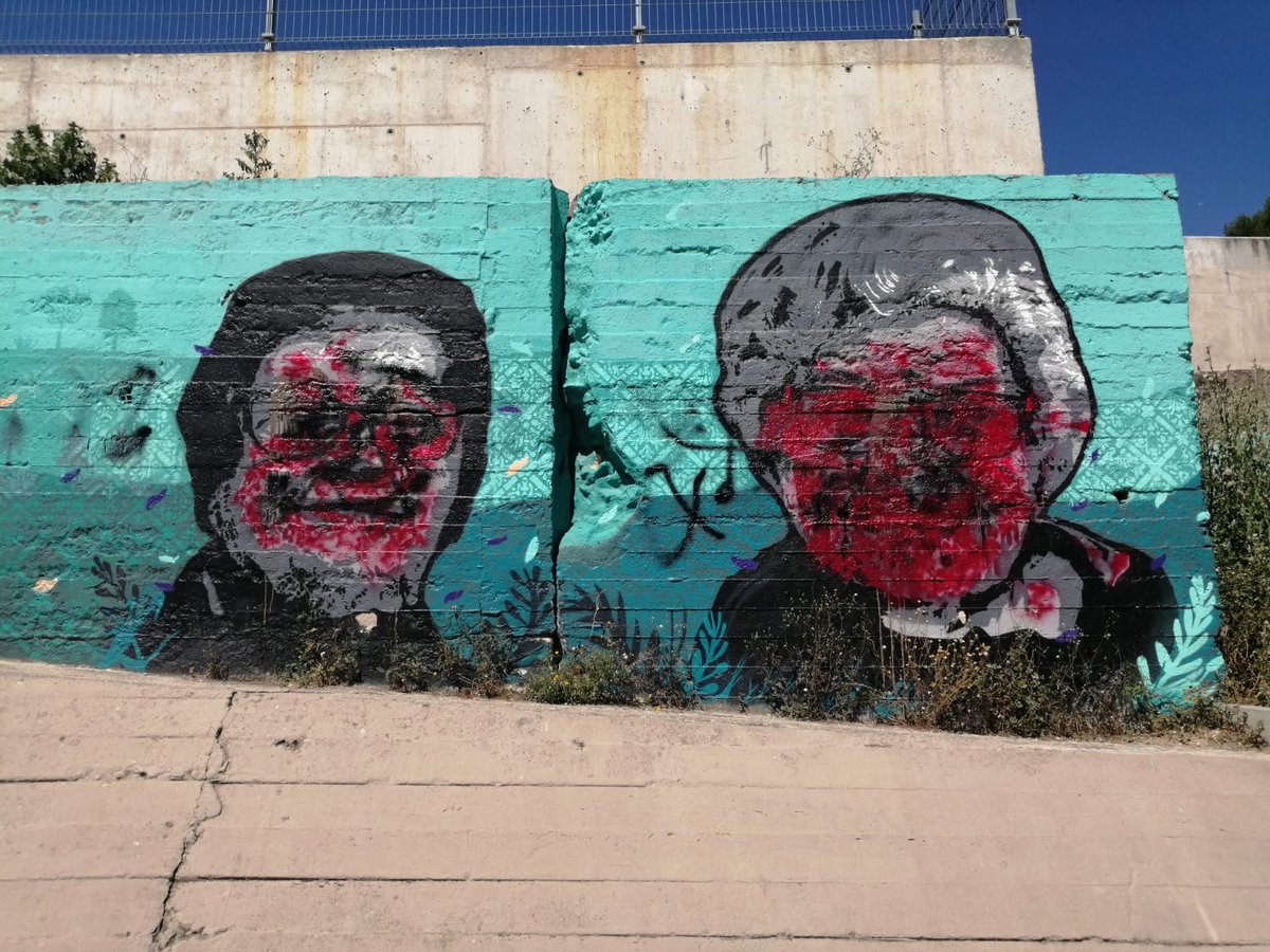 maranapegaso's tweet photo. Nos levantamos este miércoles con un sabor amargo.
El mural que realizamos para el proyecto de Obreras Sin Fábrica,que recoge la historia de nuestras vecinas del barrio. Un mural que realizamos entre todas las vecinas y con todo el cariño del mundo, ha aparecido así esta mañana. https://t.co/GE4I86NaBq