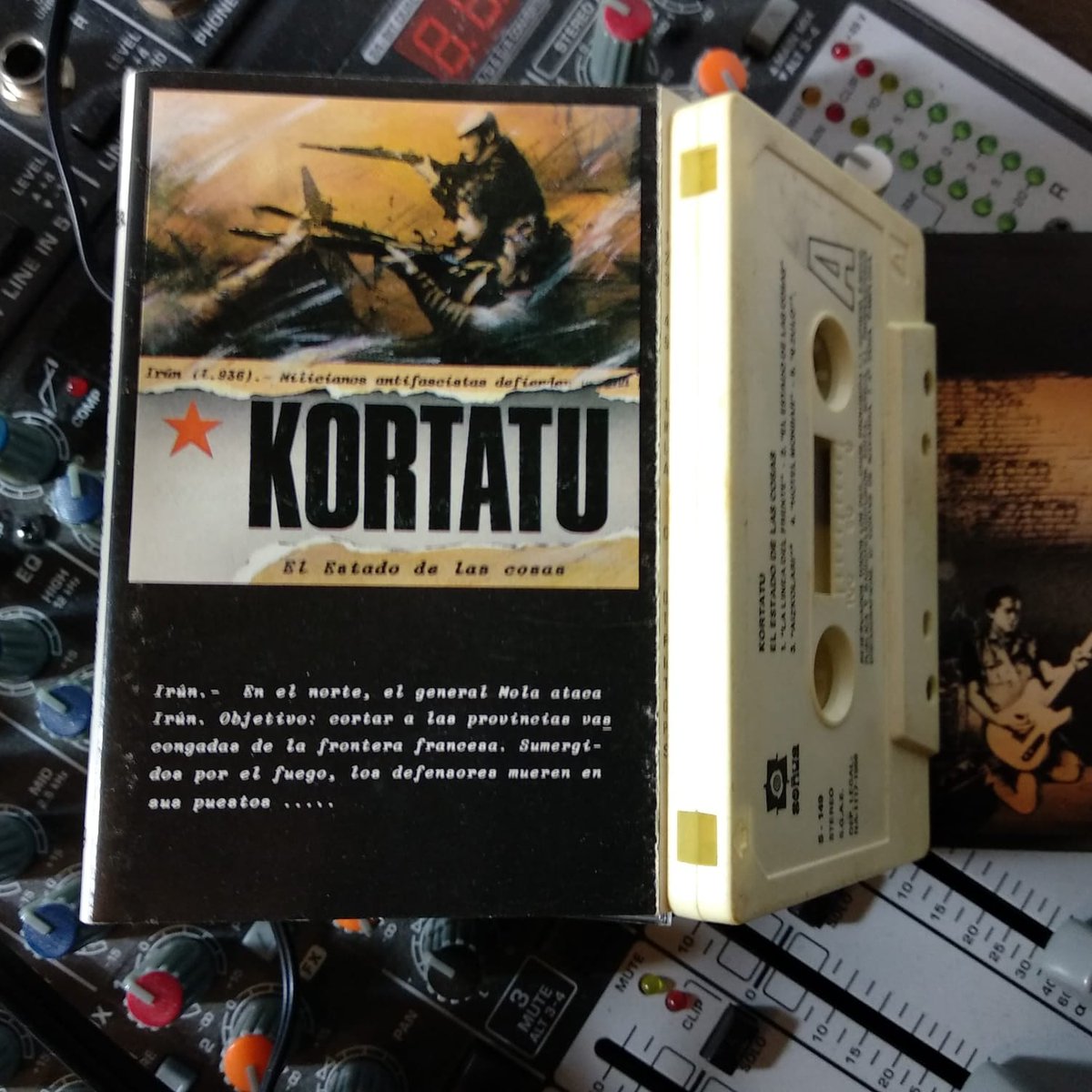 Nos consta que <a href="/100fuegosRadio/">100Fuegos - Política y rock-</a> esta preparando un libro con un montón de historias repletas de música o música repleta de historias. Como este "Campanas a la muerte" de Kortatu.  ¿Será esta una de las mechas que se incluirá en el libro? ovejasnegrax.com/campanadas-a-l…