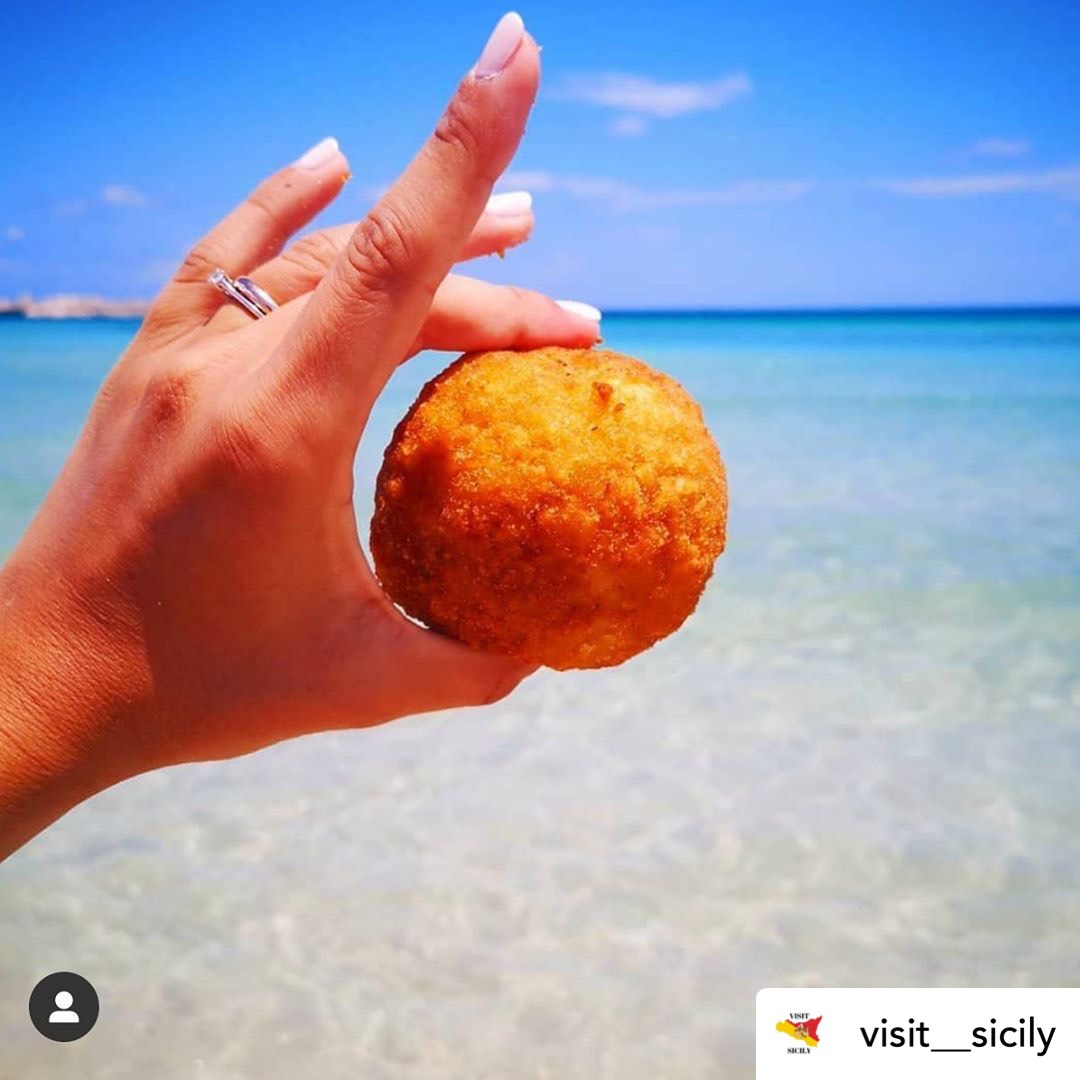 Arancini (Sicilian rice balls) are the perfect summer snack – light, savoury, and tasty! We’re missing Sicily right now but Arancini – a staple of Sicilian cuisine – always reminds us of our home island 💕

📷: Repost via ‘visit__sicily' qoo.ly/363f2t