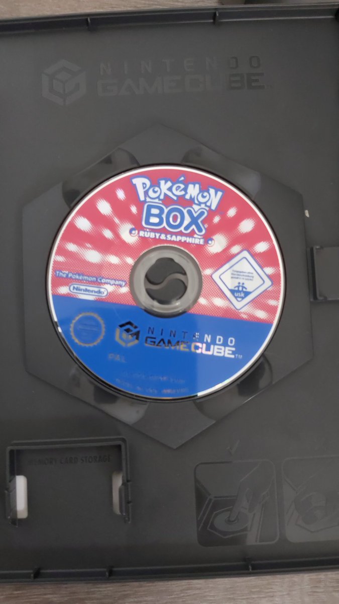 D3J08's tweet image. Waaaat!! Iemand heeft deze game aan me verkocht voor €30,- 

Inclusief Pokémon Colosseum, GameCube met controller en alle toebehoren 😱

#pokemon #gamecube #pokemonbox #rubysapphire