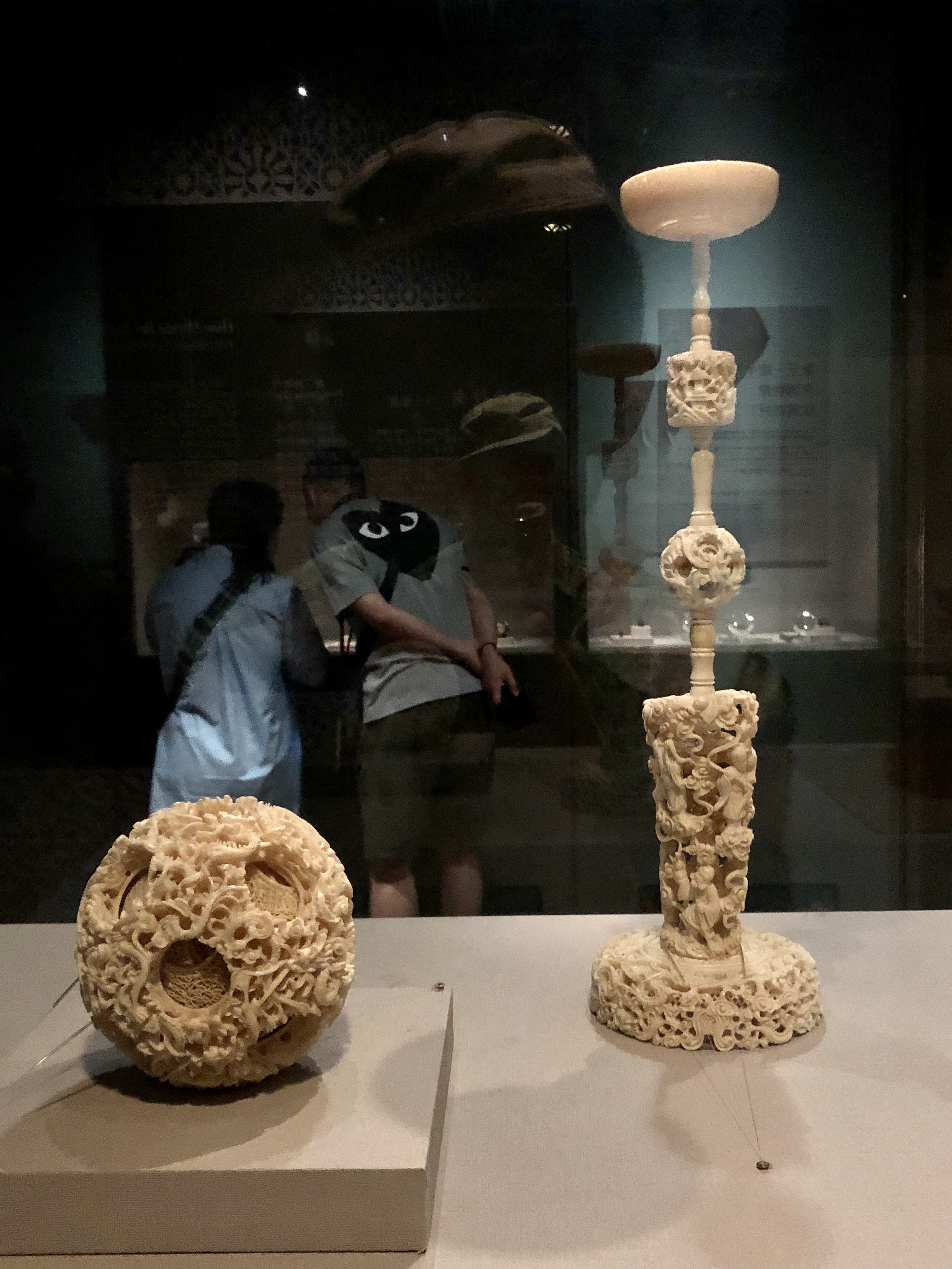 中国美術 多層球 細密透彫刻 象牙風 緻密細工 花 象 天球 筆立て
