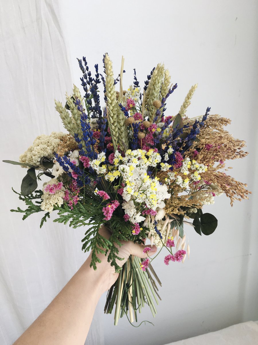 ¿Lo quieres? Nuestros ramitos de flores preservadas son puro amor.

#Sevilla #floresadomicilio