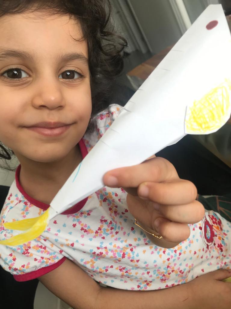 UOBasinEkspres's tweet photo. KG kids getting ready for summer with some craft #activities #learningenglishisfun #summeractivity #makingcraft https://t.co/0BPYZUyCap