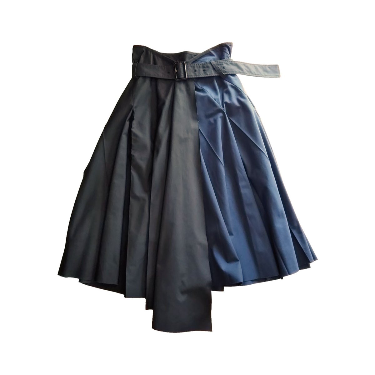 evoluir2002's tweet photo. 『#LookLookbook』
□mercibeaucoup,:てろバラヒコーキ/black
¥15,000+tax
□Né-net:wantan pleats/charcoal gray
¥29,000+tax
#evoluir #金沢市 #静岡市 #mercibeaucoup #てろバラヒコー #カットソー #ネネット #skirt #ラップスカート #geek #urban #fantasy #dailywear #fashion https://t.co/sYwHWNx0hj