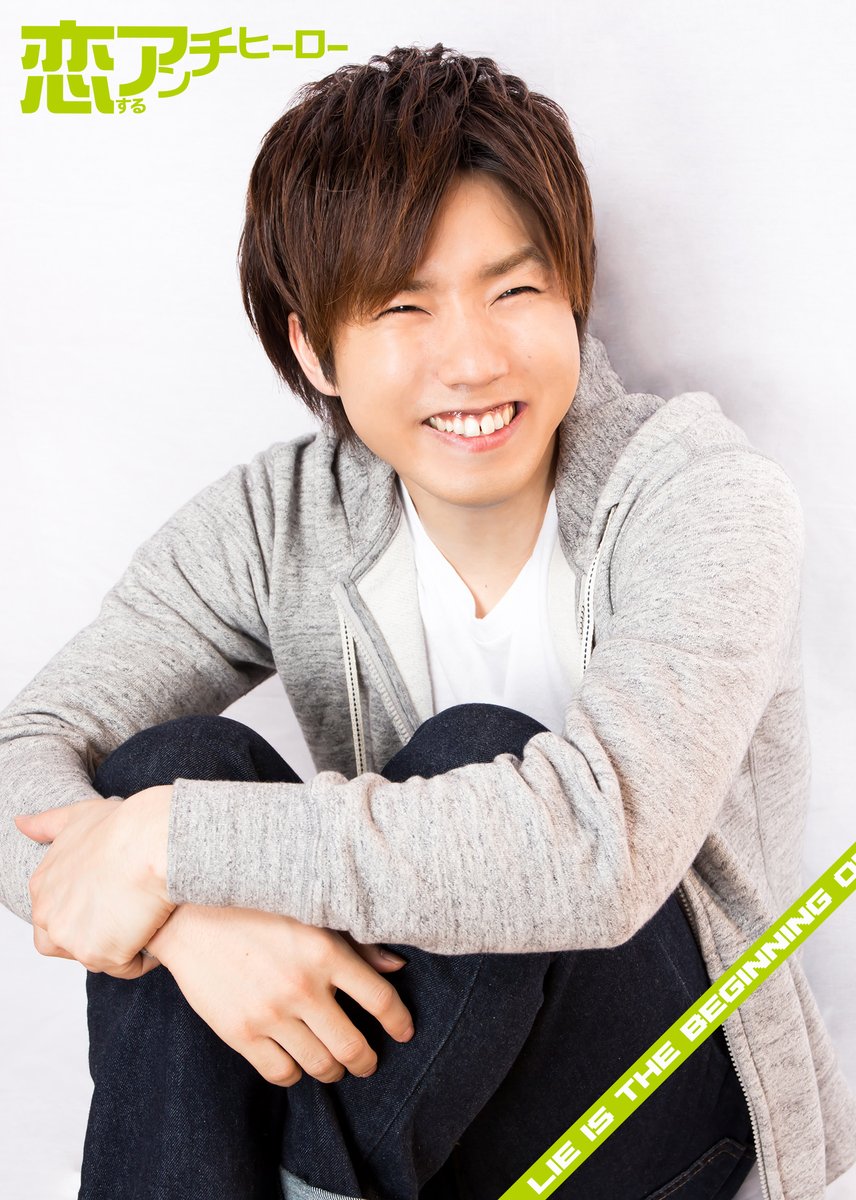 triple_stage's tweet photo. 【衣裳コンセプト紹介】
《恋するアンチヒーロー》
①真中／桑野晃輔
"戦隊のグリーンだと嘘をついている敵戦闘員"という曖昧な立場なのでグレーを意識しました。本番中はパーカーの紐を黄緑にして仮グリーンを意識。ほんっとうに普通の青年を意識しています。 #恋アン https://t.co/9la3by2rax