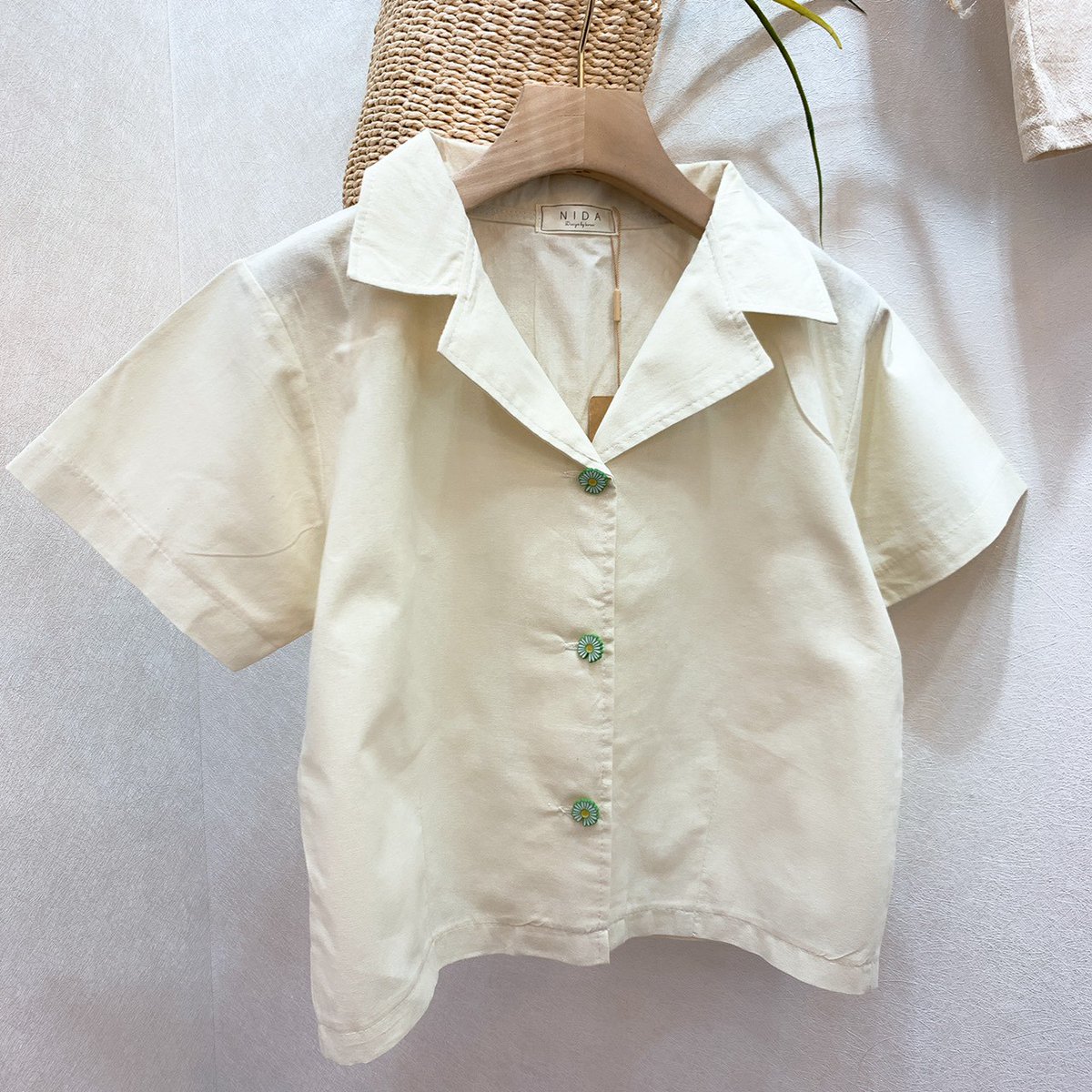 fouruclothes's tweet photo. ♡ พร้อมส่ง 🥞✨
เสื้อครอปฮาวาย กระดุมเดซี่ ♡♡
🥨 อก38" ยาว19"
♡ 190-. ♡
#fouruclothes #เสื้อผ้าสไตล์เกาหลี #เสื้อผ้าแฟชั่นเกาหลี #เสื้อผ้าเกาหลี #เสื้อผ้าพร้อมส่ง #เสื้อผ้าแฟชั่น #พรีออเดอร์เกาหลี https://t.co/51N38Ssj3U