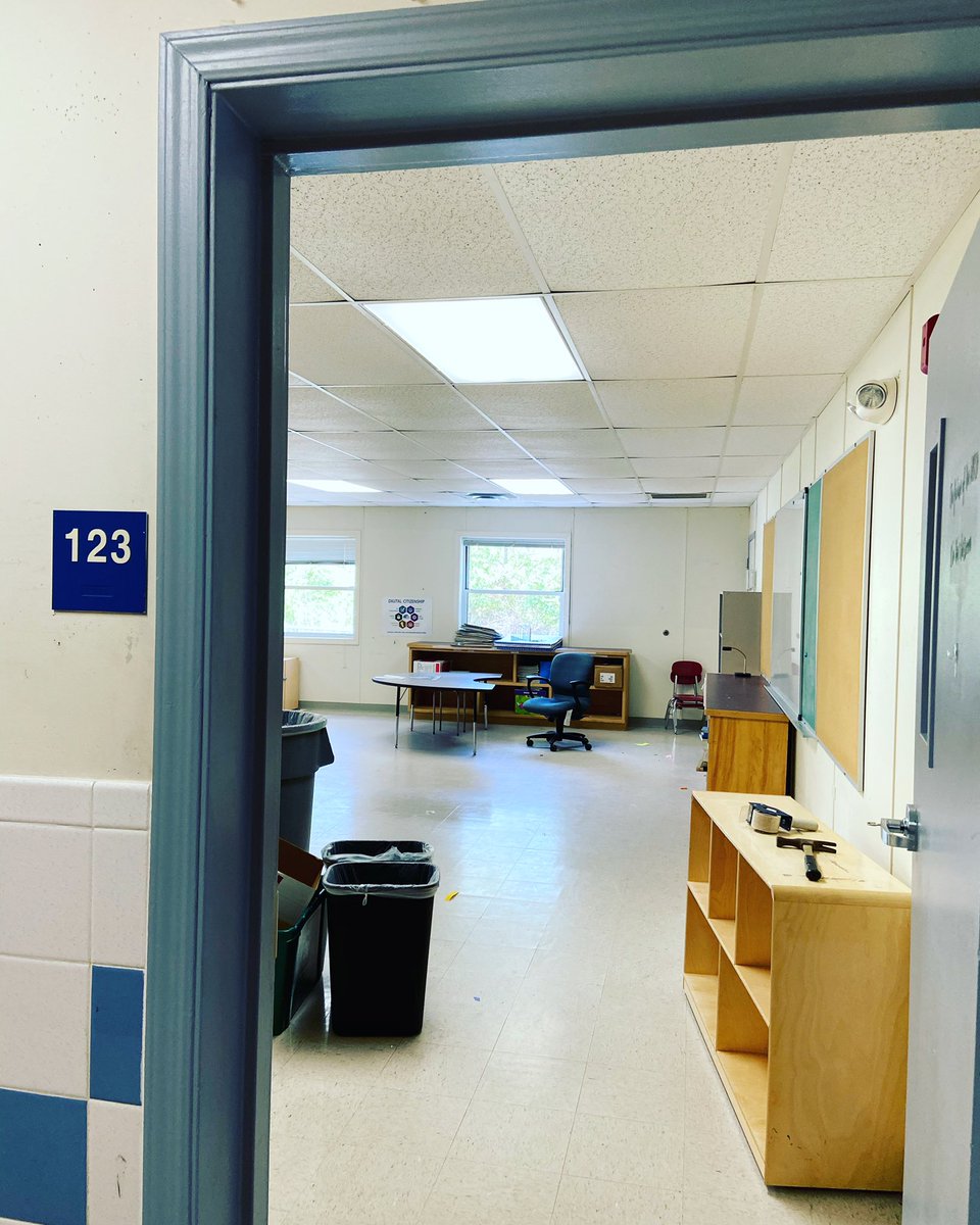 kinderteach9's tweet photo. Bittersweet day packing up yesterday. I will miss @Richer_Schoolma but I am excited to make new memories at @Kane_School! #newbeginnings #itsnotgoodbye https://t.co/ztODsSfUBv