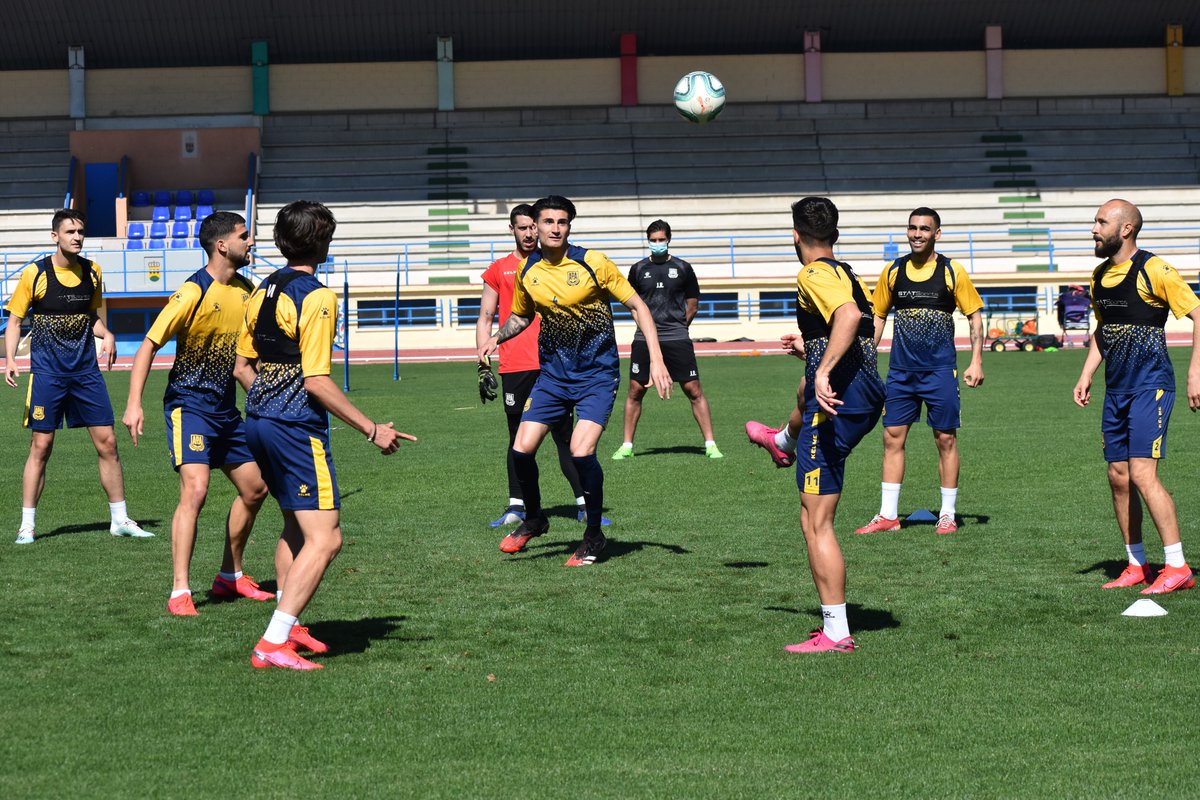 AD_Alcorcon's tweet photo. #VolverEsGanar 💛 #MañanaMás 🙌 #VamosAlcor 😍 https://t.co/aDX97jSBPE