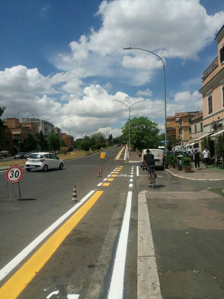 ed ecco la Tusco Lane "Enrico Berlinguer" coming from suburbs. 
utlima fermata s. giovanni, poi prendi la linea e.filiberto-repubblica-nomentana. 
#diventiamomoderni <a href="/SalvaiciclistiR/">Associazione SalvaiCiclisti Roma</a> <a href="/ciclostile_csb/">Ciclostile - CS Bruno</a> <a href="/bikeitalia_it/">Bikeitalia.it</a> e persino <a href="/VIIBiciclettari/">Settimo Biciclettari</a>, magari capisce ;-&gt;