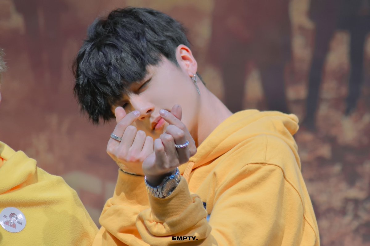 emptYB_'s tweet photo. 171027 영등포 FS

널 탐낸다면 퓩퓩퓩

#SF9 #영빈 #YOUNGBIN https://t.co/k6TIumM5l5
