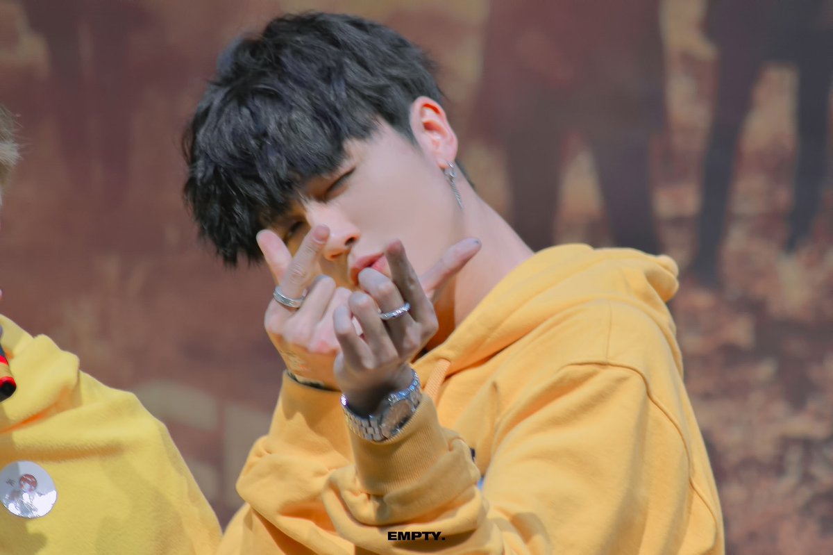 emptYB_'s tweet photo. 171027 영등포 FS

널 탐낸다면 퓩퓩퓩

#SF9 #영빈 #YOUNGBIN https://t.co/k6TIumM5l5