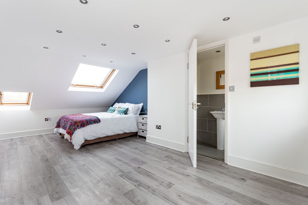 TheydonProperty's tweet photo. For Sale 🏡 Offered chain free is this stunning two bedroom maisonette located in Leytonstone, more info 👇
https://t.co/tY0zx5Mn6F #Leytonstone #property https://t.co/2kCBOC1pI5