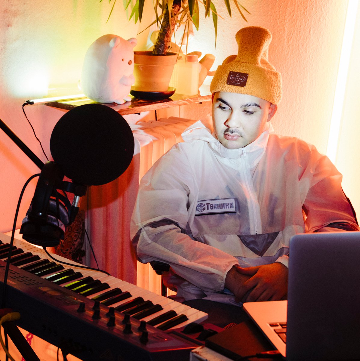 Mechatok - Defective Holiday OST [YGK009]
out today on Yegorka 🐚 fanlink.to/Mechatok-YGK009
Cover art by <a href="/Kim__Laughton/">Kim Laughton</a> 
Photo by Nadine Fraczkowski
Mastering by <a href="/SodaPlains/">Soda Plains</a> 
SC: soundcloud.com/yegorkaberlin/…
YT: youtu.be/f2cyDoIMLKo