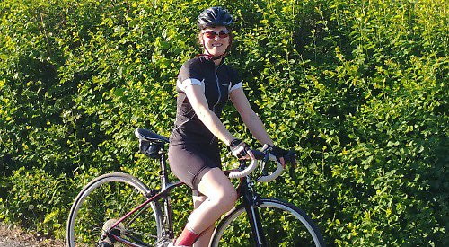 henleystandard's tweet image. STAFF at #Henley wealth management firm Courtiers raised almost £1,700 for charity by performing sponsored exercises during the coronavirus lockdown. Full story &amp;gt; bit.ly/hSCourtiersFun…