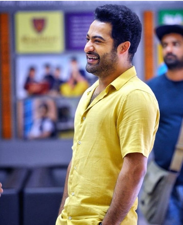 nandakumarsep26's tweet photo. There's anything impossible to @tarak9999 

Acting✓
Dancing✓
Singing✓
Dialogue Delivery✓
Political speech✓
Inspirational speech✓
Style ✓
Comedy✓
Hosting✓
Villain✓
Craze✓
All rounder  Jai #NTR ✊😍

#HappyBirthdayNTR https://t.co/oe4T3Ihcjb