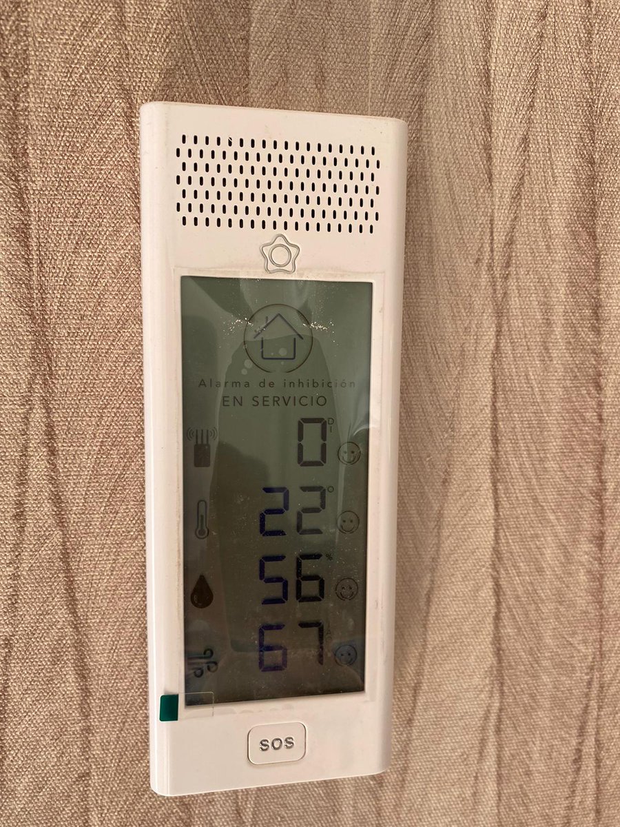 HouseHabitat's tweet photo. Poniendo en marcha en una de nuestras #viviendas #biopasivas el sistema de #ventilación de doble flujo #RenovAir de @Siber para garantizar una #CalidadDelAire óptima para la #Salud https://t.co/fFdcodP3cM