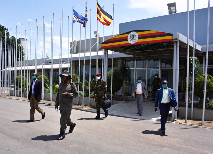 ShiftmediaU's tweet photo. #SHIFTMEDIA Ug|M7 LEAVES FOR KASESE|
Entebbe, Uganda| President Museveni has flown to Kasese District for an assessment tour of the damage caused by recent floods.
Museveni will also address a select group of leaders in the district on possible long term solutions https://t.co/tJnkWqnYjx