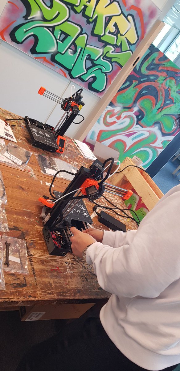 Kul att mecka ihop Prusa mini 3d skrivare på #makerzone #solskol