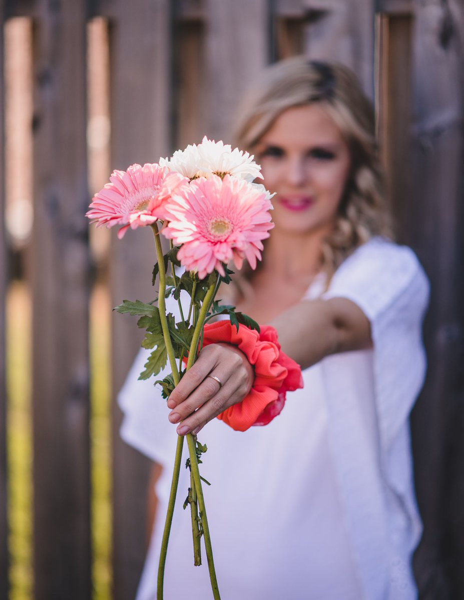 Bloom where you are planted🌸 #daisys #passionforpapaya #consciouscreations #scrunchies #handmade #madewithlove #supportlocal #shoplocal #discoverunder10k  #summerstyle #canadianfashion #fashionforward #hair #style #accessories #hairofinstagram #stylegram #outfityouroutfit