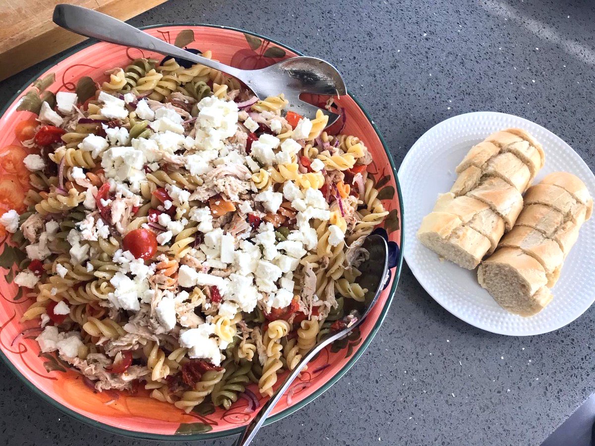 Delish_byHES's tweet photo. The weather is so beautiful, why not go alfresco!?🌞
Jo from @Royallib @DelishHcs kitchen is enjoying with her family this delicious Chicken &amp; Feta Pasta Salad with Garlic Bread...yes please😋🍽️

@HES_orguk  @LBofHavering
#Food #FoodInspiration #SchoolMeals #StayCalmKeepCooking https://t.co/7anzOOdu2f