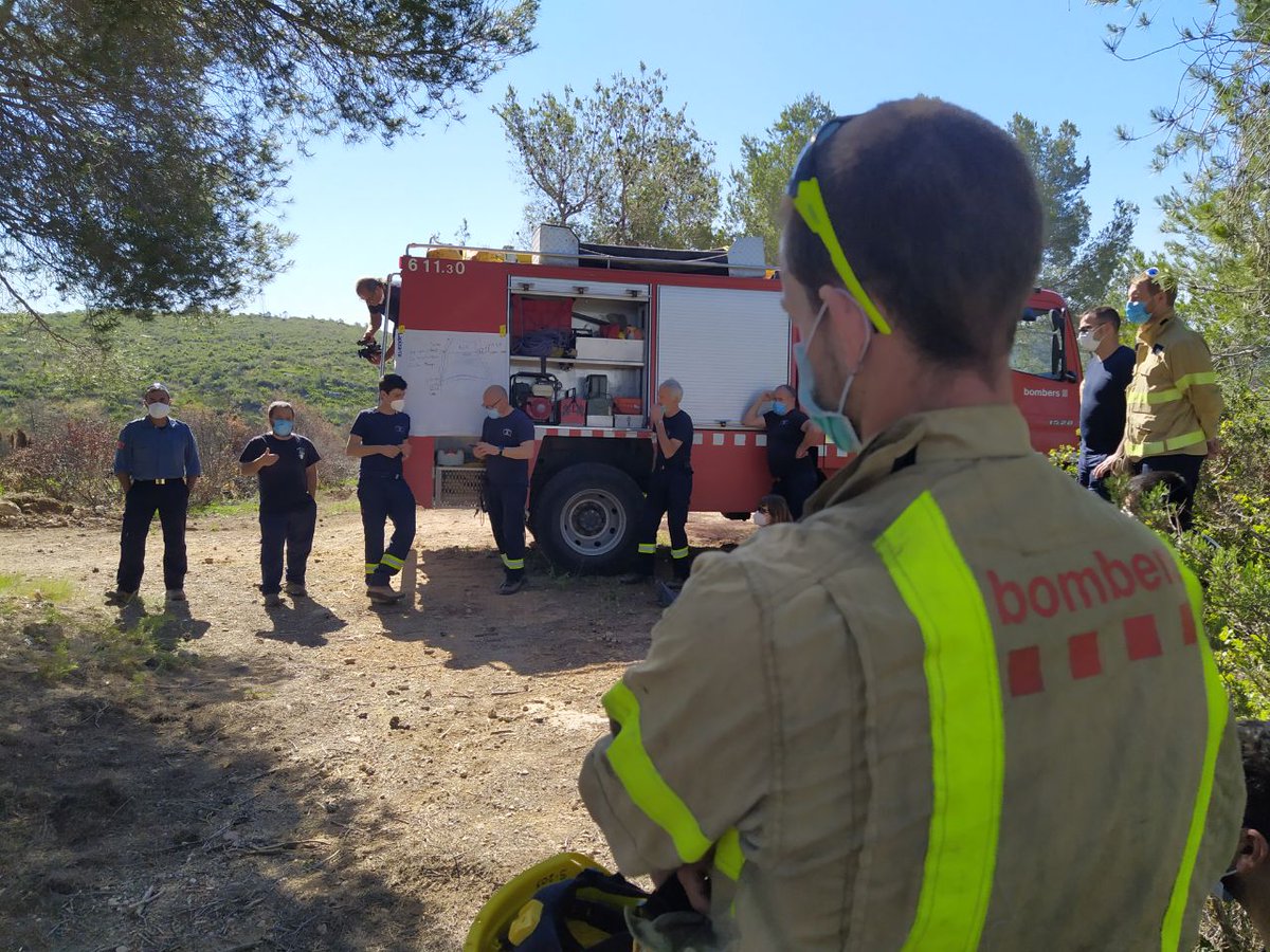 Breefing @bomberscat at the prescribed burn today for fire season preparation and wildlife habitat management #fireecology #firemanagement. Keeping group distancing, mask and team rules. Getting adapted for #2020fireseason