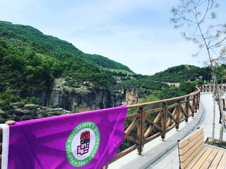 KalluciEljo's tweet photo. Kanionet e Osumit 😍😁 https://t.co/Q8t3xTvt3H
