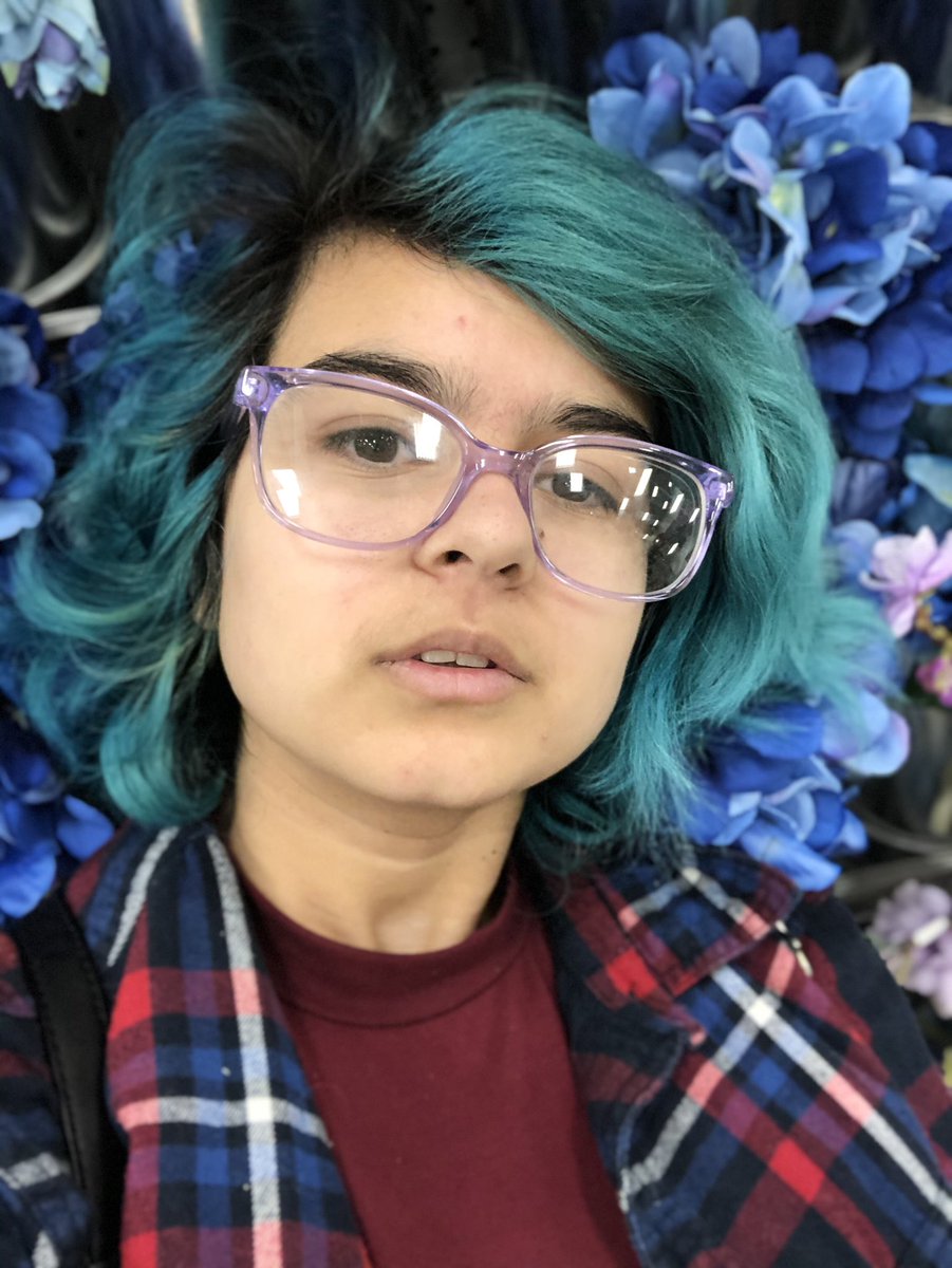jaybcostumes's tweet photo. #lastnormalphotos when me and @keatzone adventured to Michaels and did that one flower challenge haha and then I saw the kitten,,,,, its been so long hh https://t.co/34FnULI013