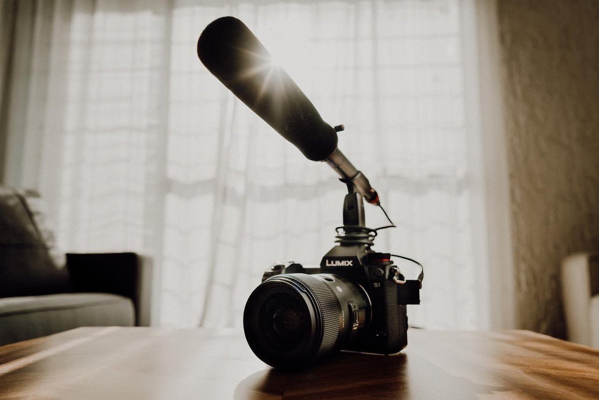 SYNCOMicrophone's tweet photo. One of the microphones that wedding photographers like: #syncomicd1, let it accompany you through the best day of your life.
📷Cr: @jennbodeando https://t.co/bZyzFOA8rF