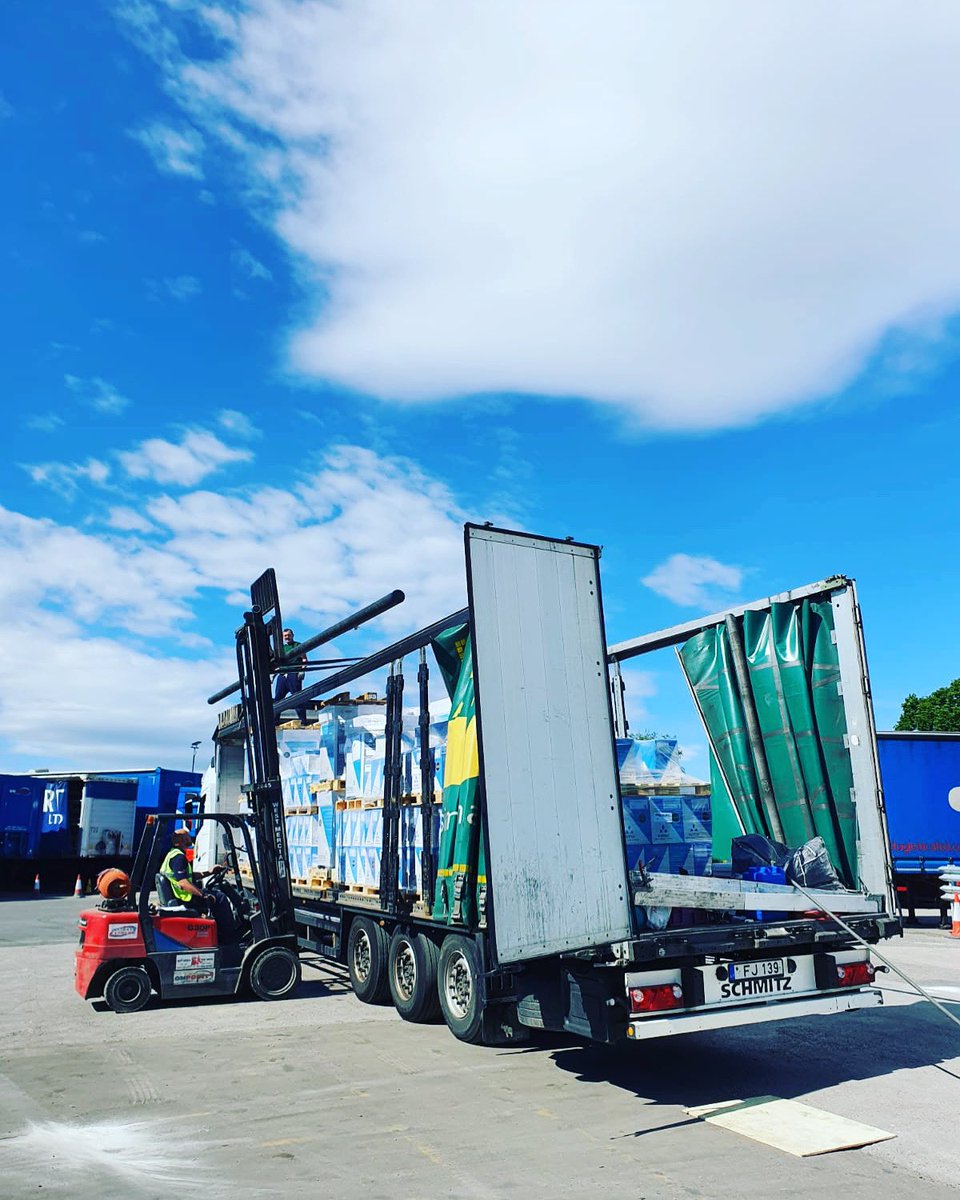 onpointlogltd's tweet photo. European X Dock in full swing under the beautiful sunshine βοΈ #onpointlogistics #xdock https://t.co/hz8jL55ILc