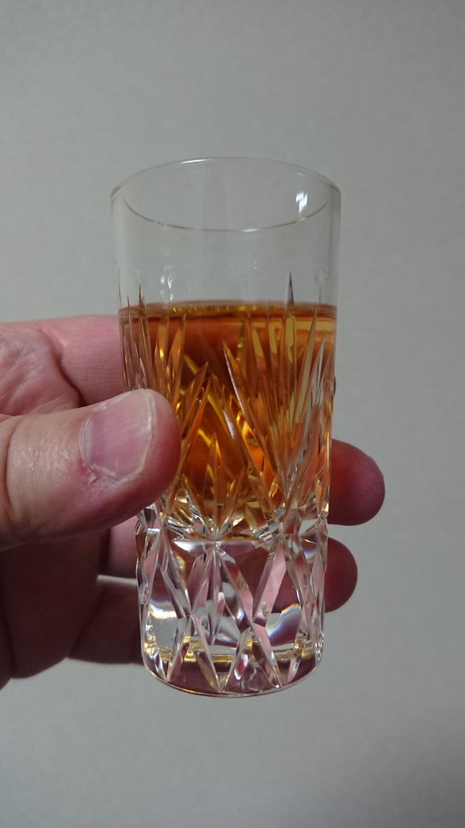 J7uXecoZRzUhtT3's tweet photo. 今日は、会社での出来事と言い、
#アベノマスク の事と言い、
「何だかな~」な日だったので、
え~い❗呑んでやる‼️🥃
既に3ショット目‼️😆😆😆
#Scorpions
#SingleMaltWhisky
#CherryCask
#ロック酒 https://t.co/GpGeuTdehn