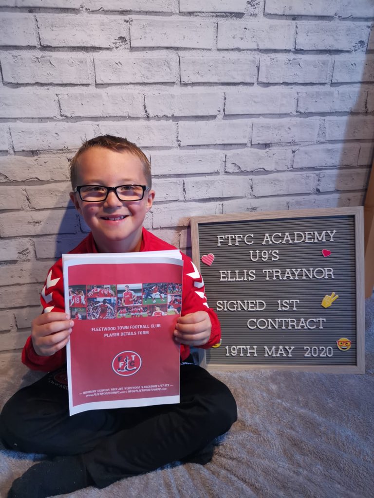 ftjfd10's tweet photo. Another day another signing. Massive congrats Ellis from all the coaches at the dev,@academyftfc have got themselves 1 hell of a player. His natural commitment and desire to want to learn and want to be better is as good as his talent. Keep that up pal. #goodluck https://t.co/ckFCEe43ED