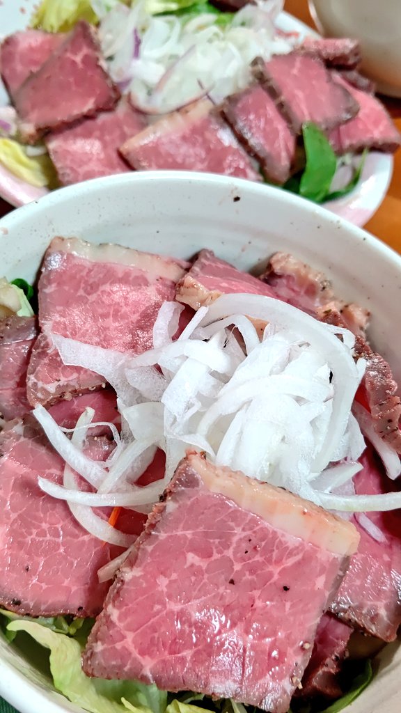 やまもりのローストビーフが届いたので馬鹿の丼作って優勝してる 見えないけど舞茸の 四葉 のイラスト