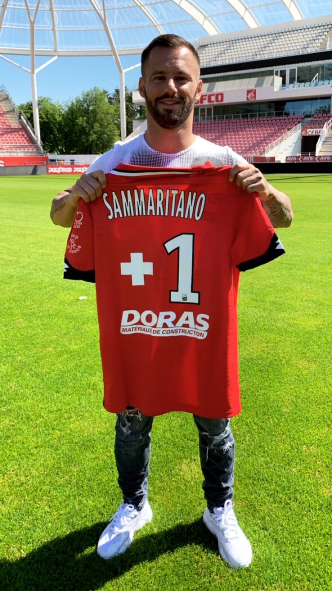 Très heureux et très fier de vs annoncer ma prolongation avec le <a href="/DFCO_Officiel/">Dijon FCO</a> 😍 . On continue l’aventure avec plaisir et ambition 💪 Un grand merci à tous ceux qui croient en moi et à tous ceux qui m’ont témoigné leur affection ❤️ A très vite