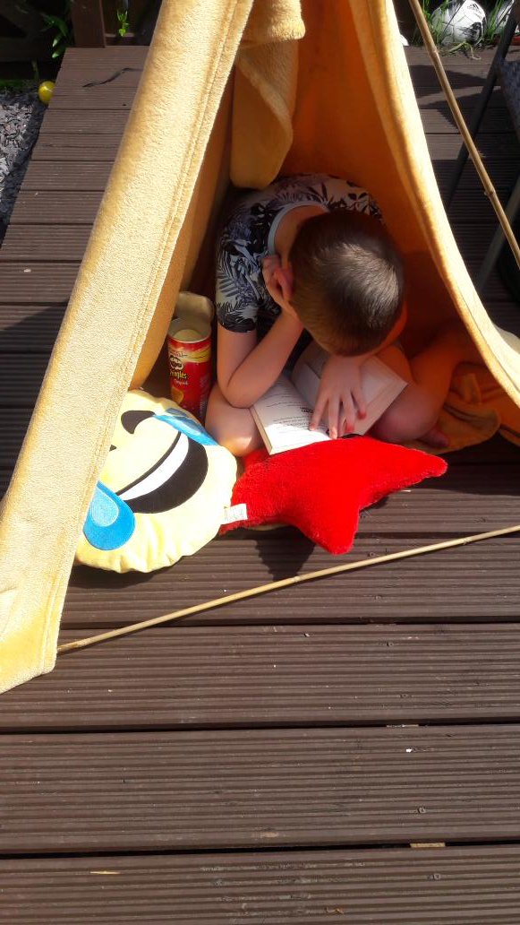 bonnar_clare's tweet photo. @MrDChamplin t making a 3d shape and he turned it in2 a wee den for him 2 do some reading outside 🌞 https://t.co/OFlPZqFSjJ